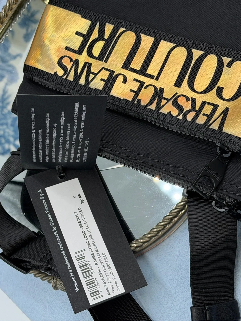 🆕 VERSACE JEANS COUTURE 🧿 NWT Logo Crossbody Bag, Black & Gold *SMALL FLAW*